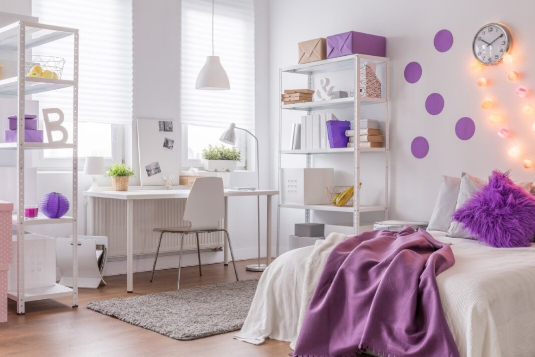 Chambre d'adolescente violette