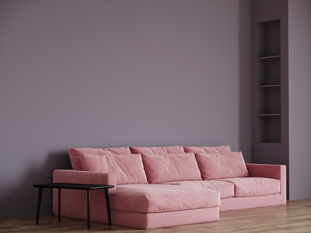 Canapé rose poudré dans salon gris