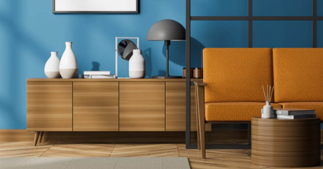 Salon bleu canard avec meubles en bois