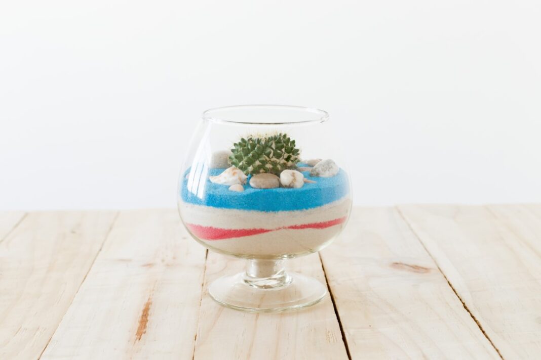 DIY facile à faire avec du sable et un vase transparent