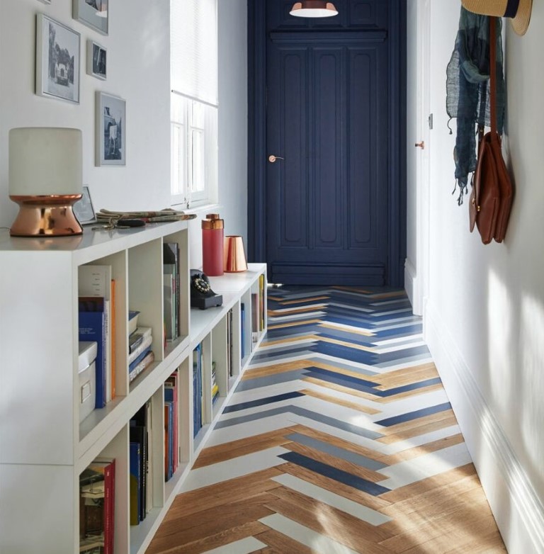 Couloir en bleu et blanc