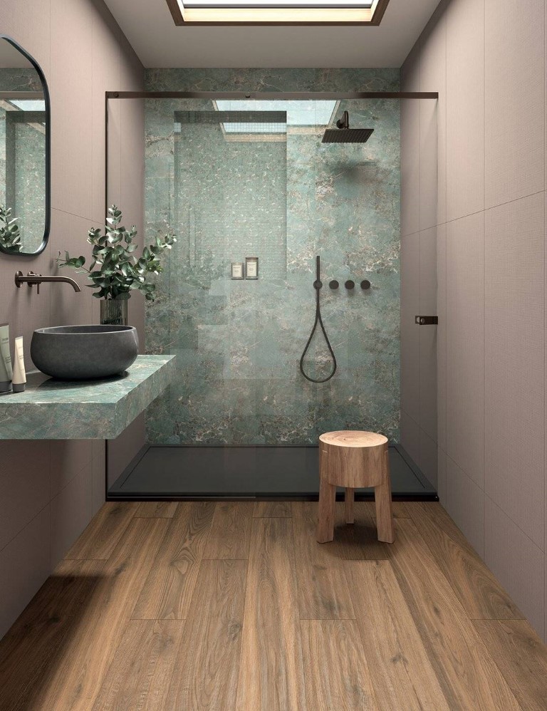 Le marbre vert dans une salle de bain