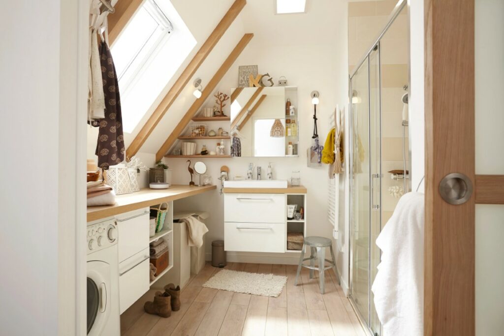 Bien réussir sa salle de bain en sous-pente