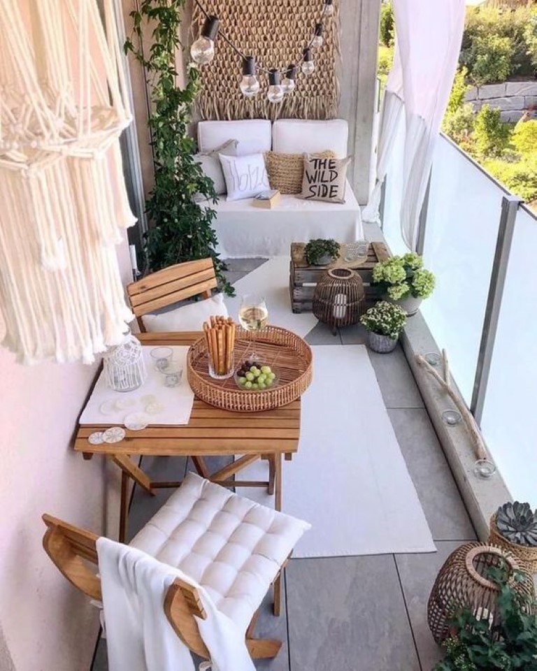 Miser sur une ou deux couleurs évite de surcharger l'espace du balcon